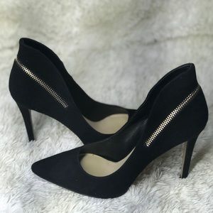 Nine West Pointed Toe Black Heels With Gold Sipper